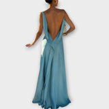 Hallie - Vestido maxi de satén elegante con una abertura alta